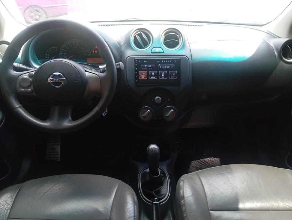 NISSAN March - Foto