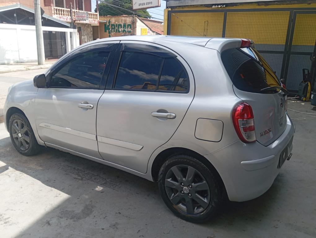 NISSAN March - Foto