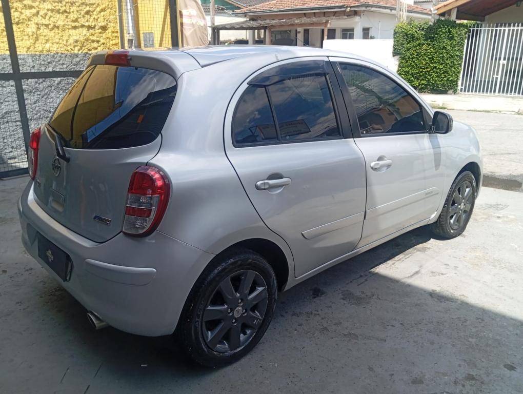 NISSAN March - Foto