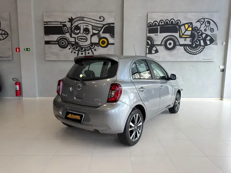 NISSAN March - Foto