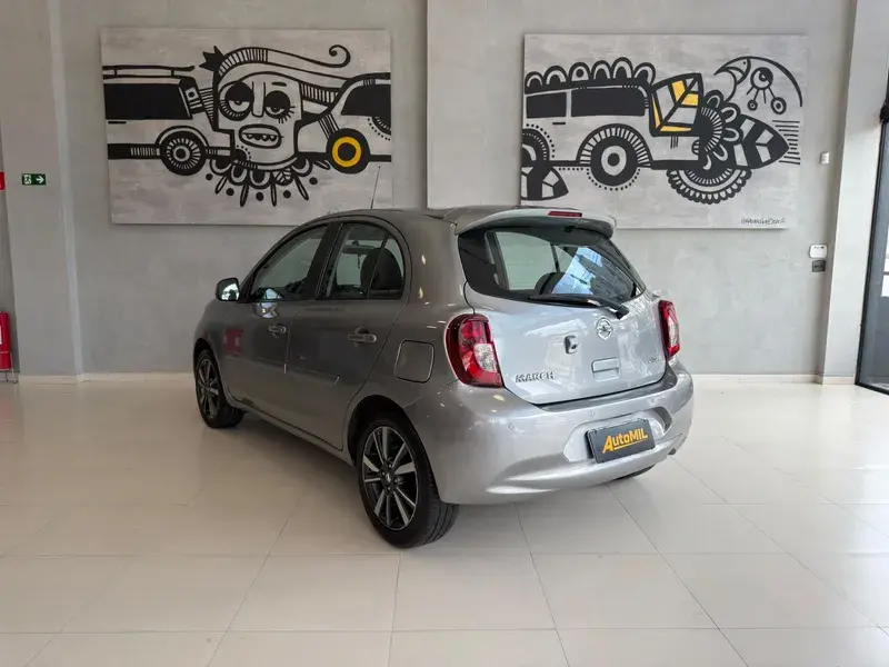 NISSAN March - Foto