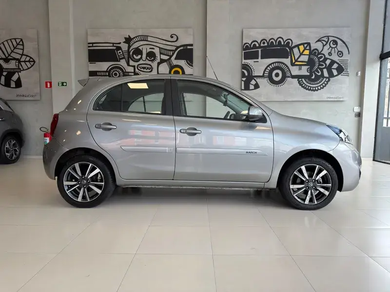NISSAN March - Foto