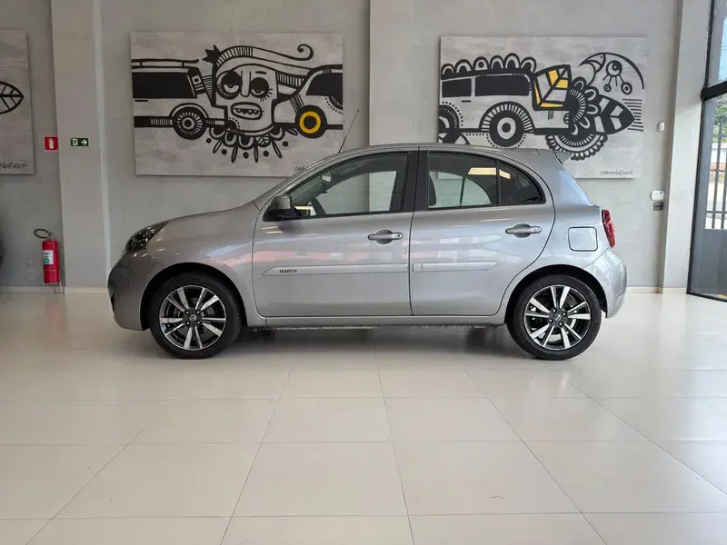 NISSAN March - Foto