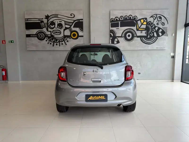 NISSAN March - Foto