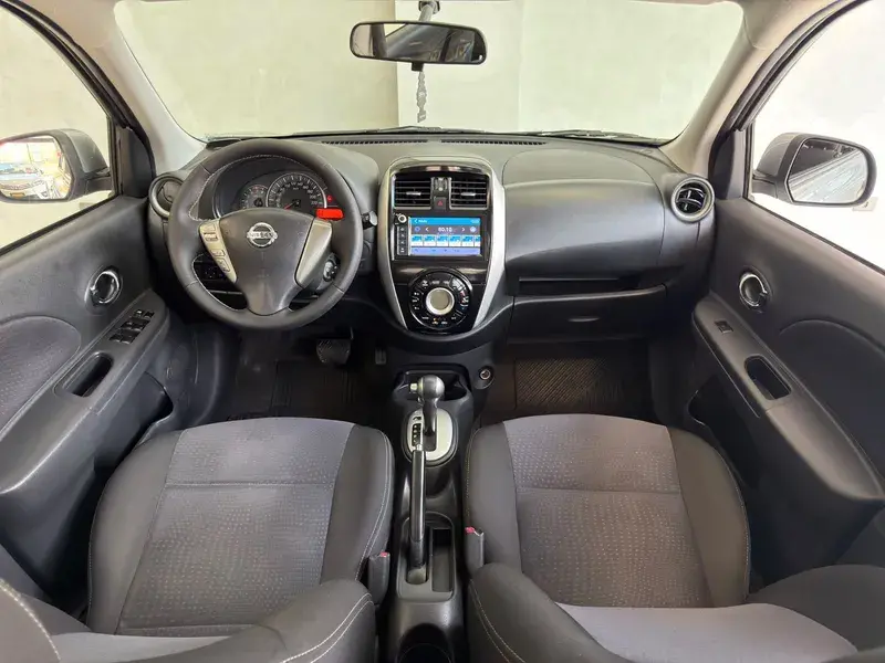NISSAN March - Foto