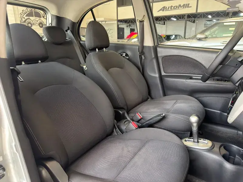 NISSAN March - Foto