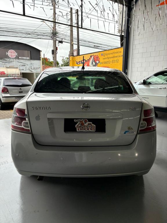 NISSAN Sentra - Foto