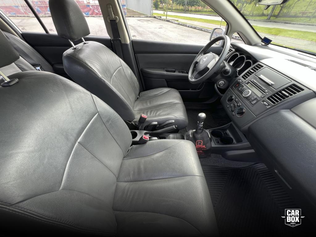 NISSAN Tiida Hatch - Foto