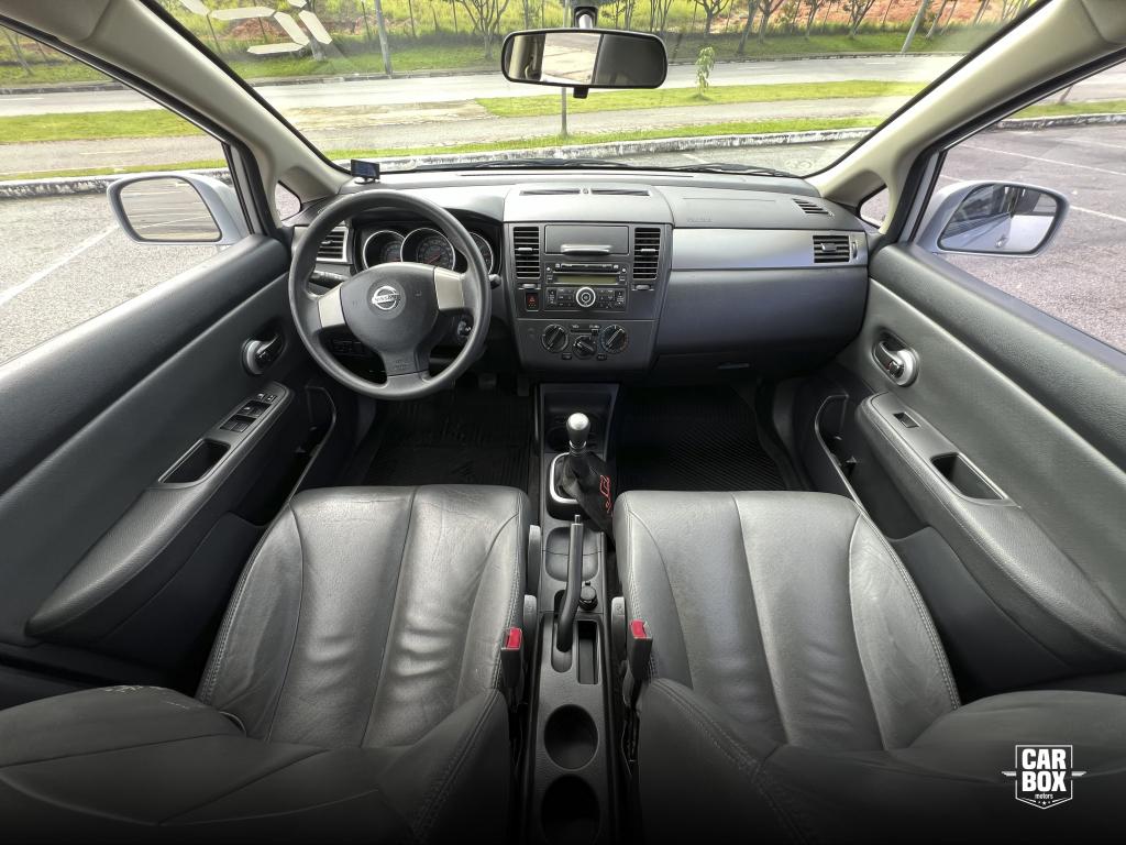 NISSAN Tiida Hatch - Foto