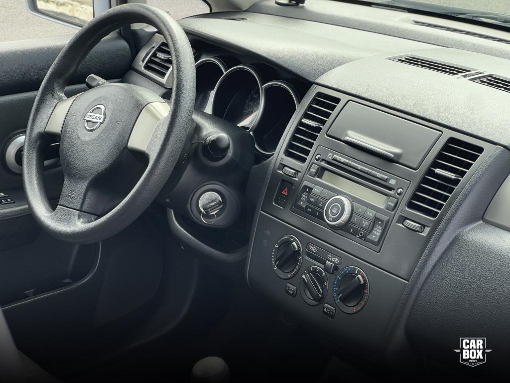 NISSAN Tiida Hatch - Foto