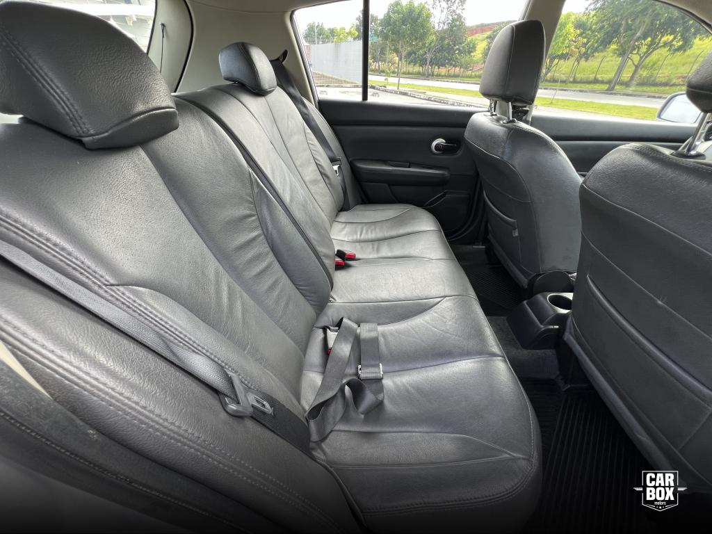 NISSAN Tiida Hatch - Foto