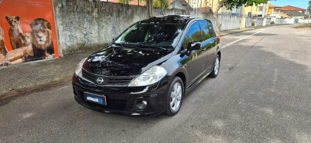 NISSAN Tiida Hatch - Foto