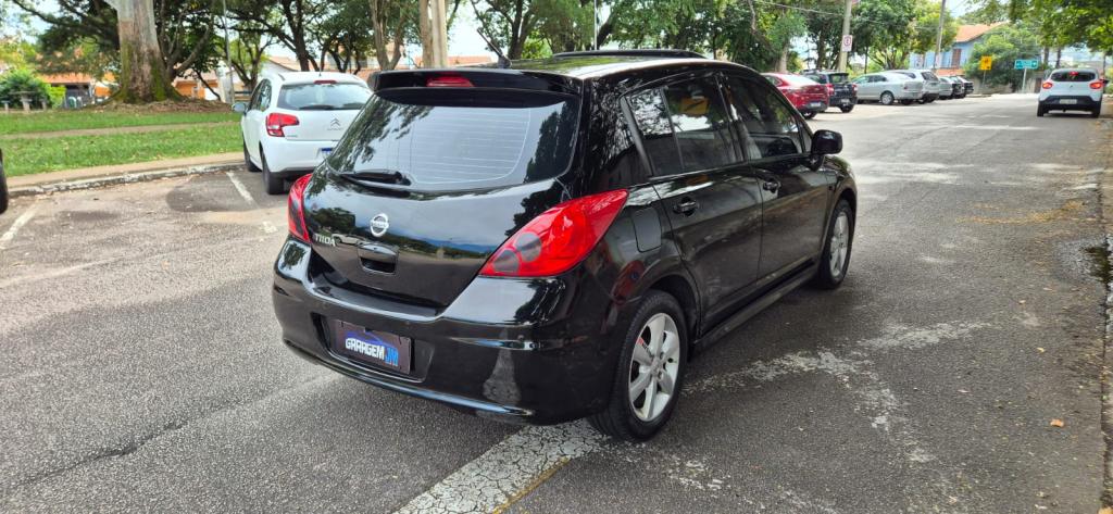 NISSAN Tiida Hatch - Foto