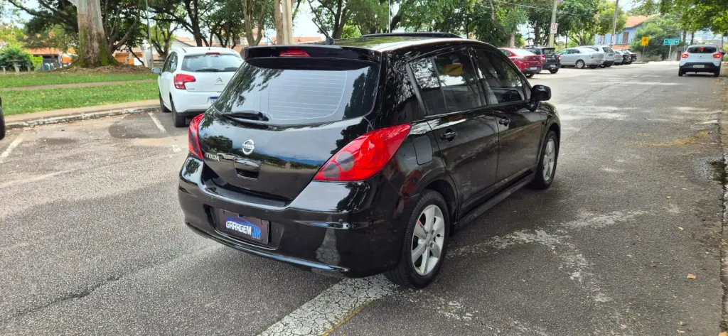 NISSAN Tiida Hatch - Foto