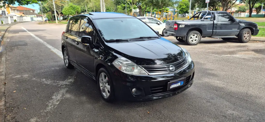 NISSAN Tiida Hatch - Foto
