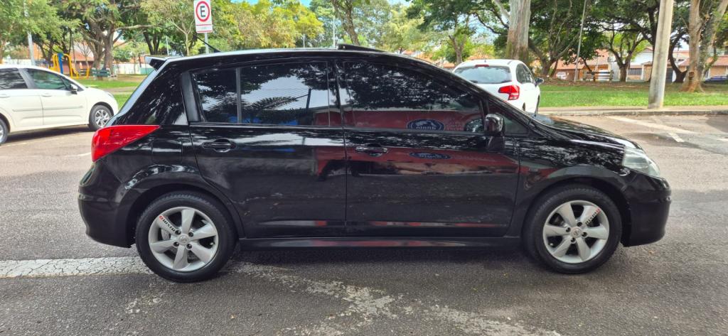 NISSAN Tiida Hatch - Foto