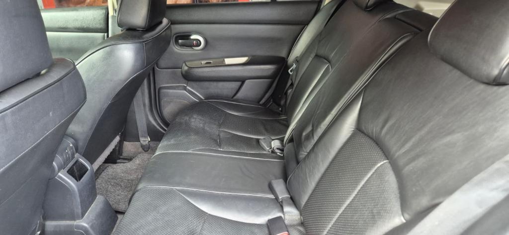 NISSAN Tiida Hatch - Foto