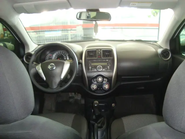 NISSAN Versa Sedan - Foto