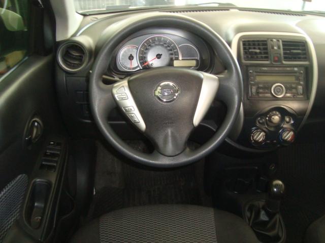 NISSAN Versa Sedan - Foto