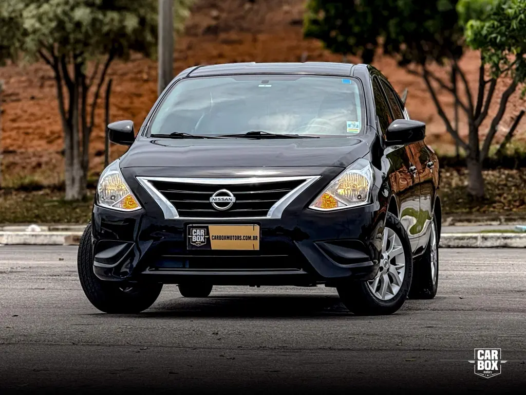 NISSAN Versa Sedan - Foto