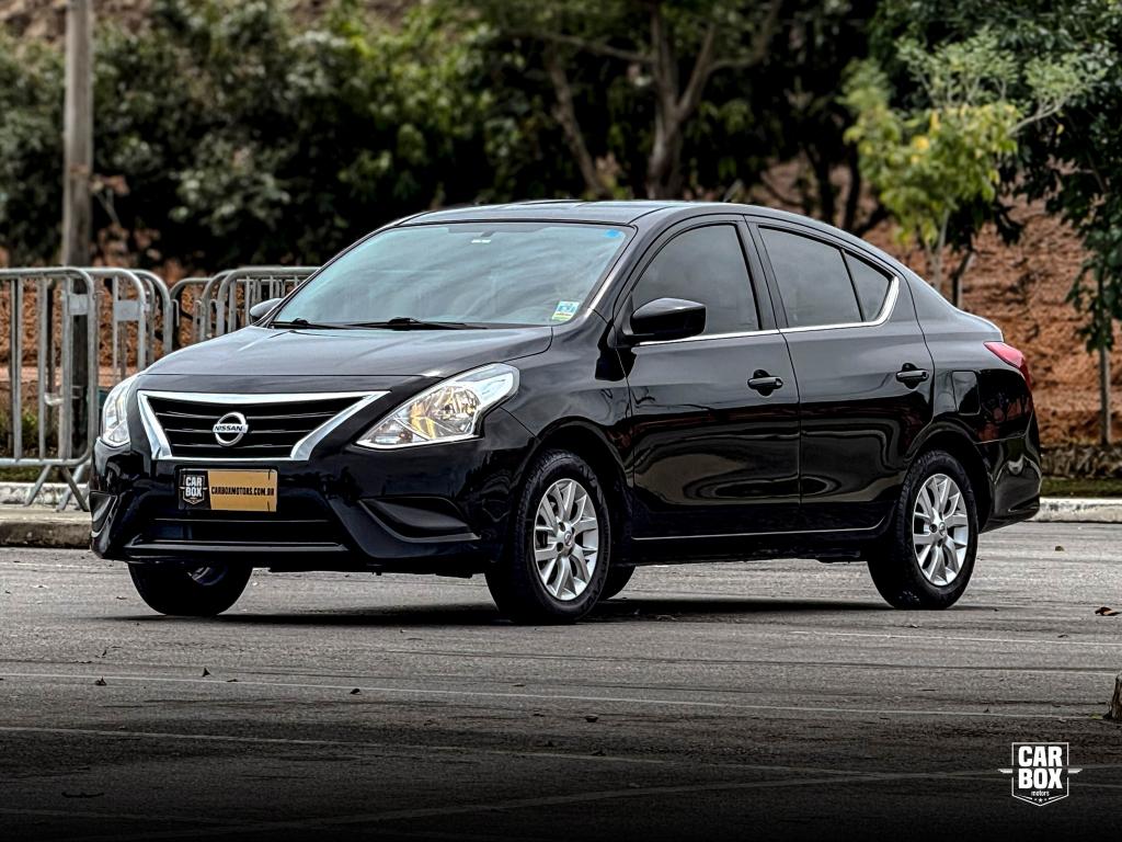 NISSAN Versa Sedan - Foto