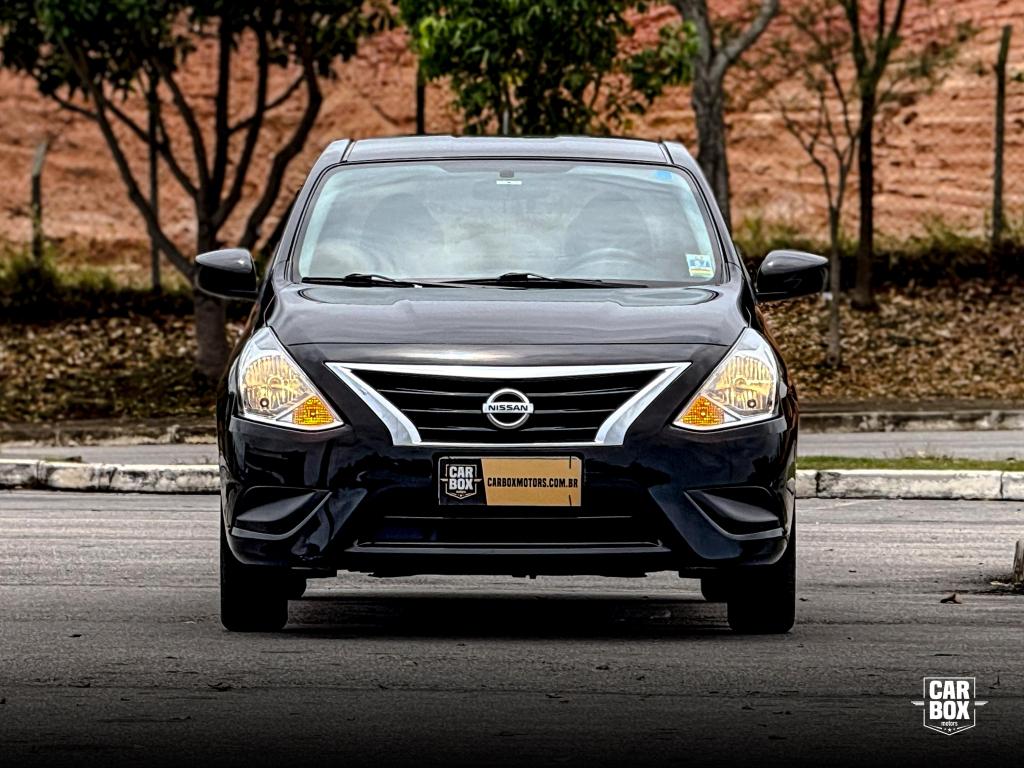 NISSAN Versa Sedan - Foto