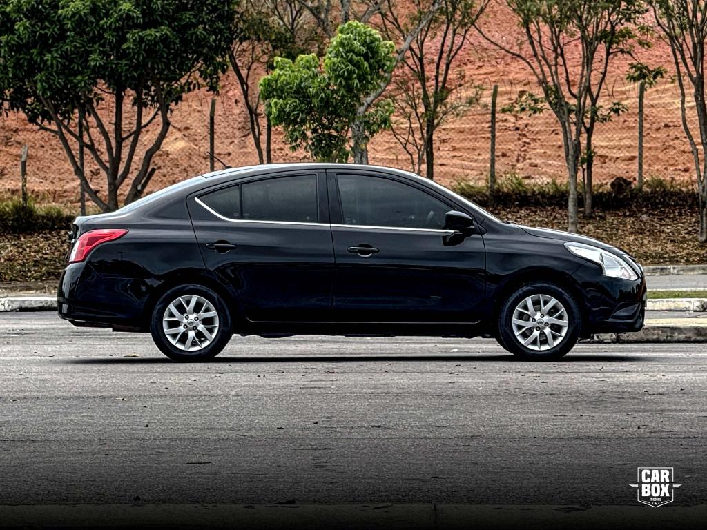 NISSAN Versa Sedan - Foto