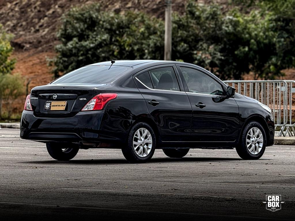NISSAN Versa Sedan - Foto