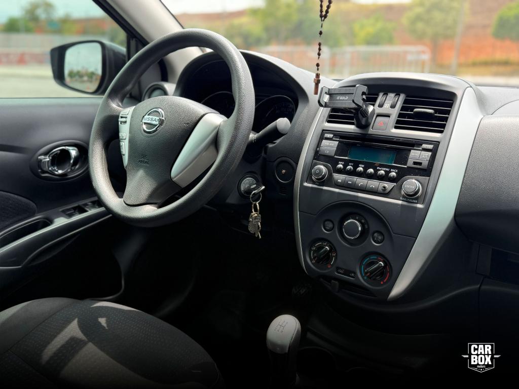 NISSAN Versa Sedan - Foto