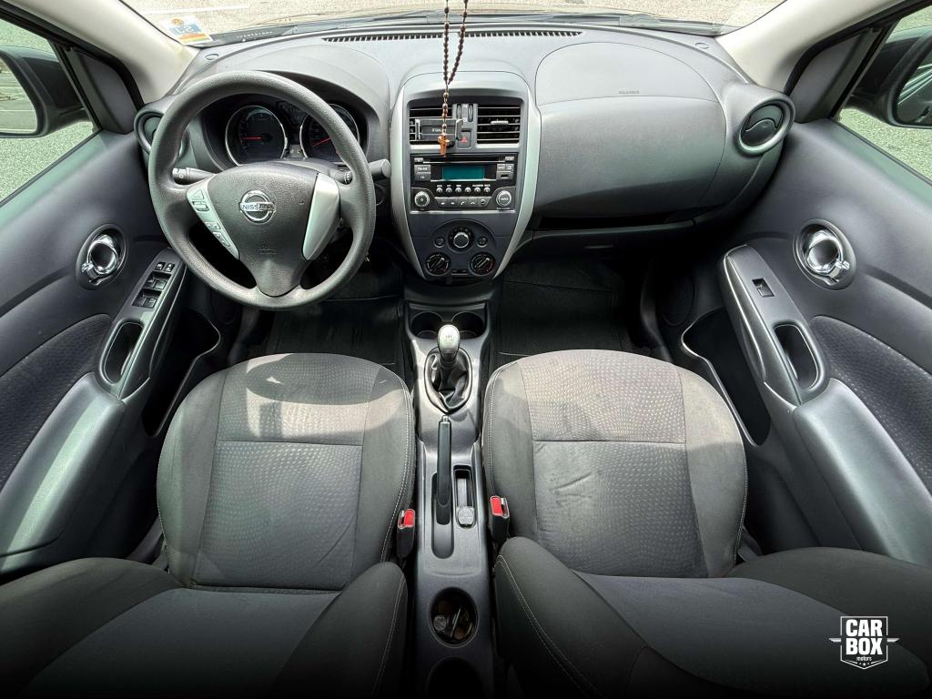 NISSAN Versa Sedan - Foto