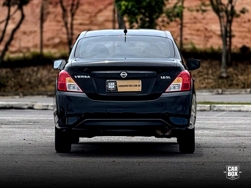 NISSAN Versa Sedan - Foto