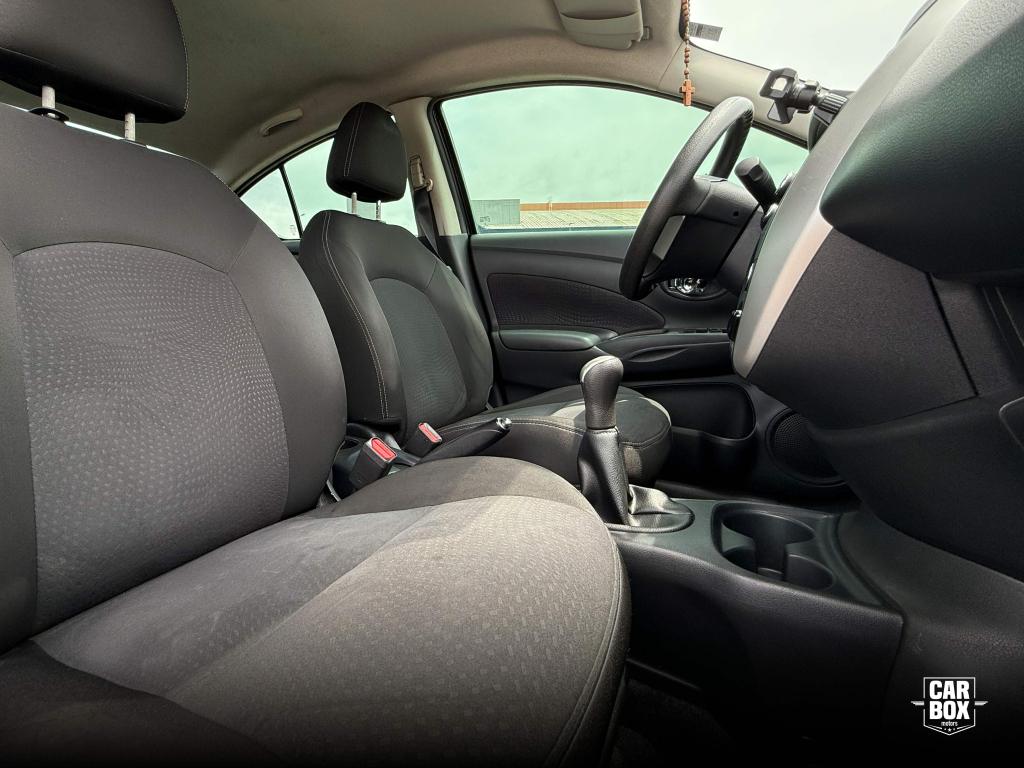 NISSAN Versa Sedan - Foto