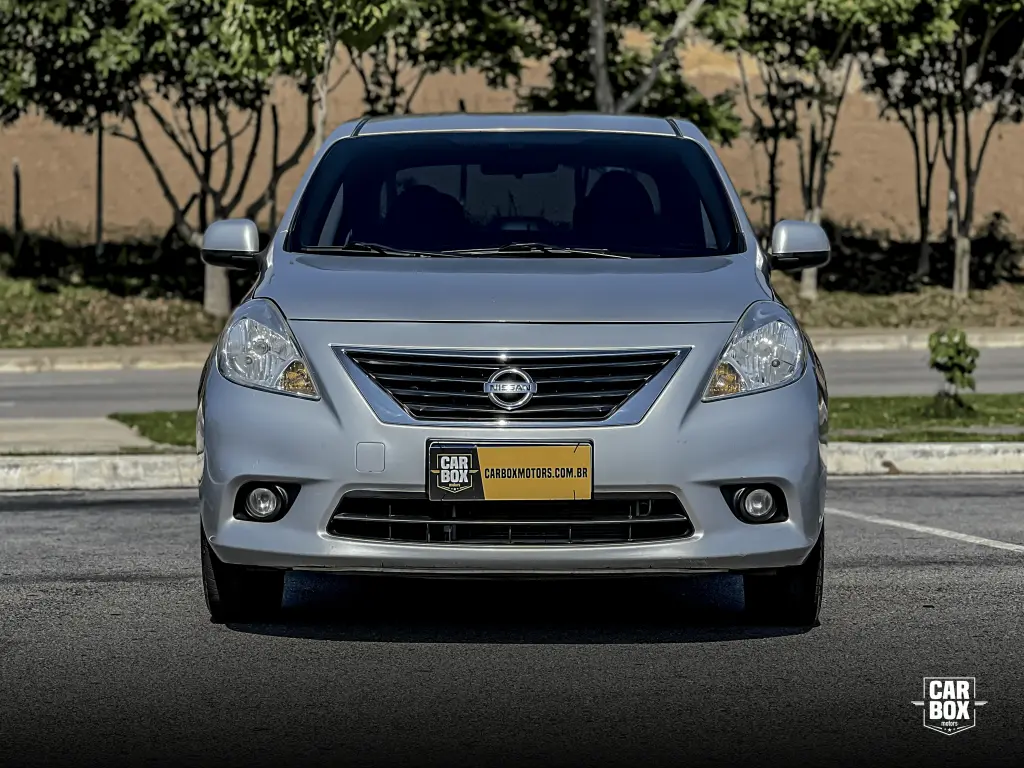 NISSAN Versa Sedan - Foto