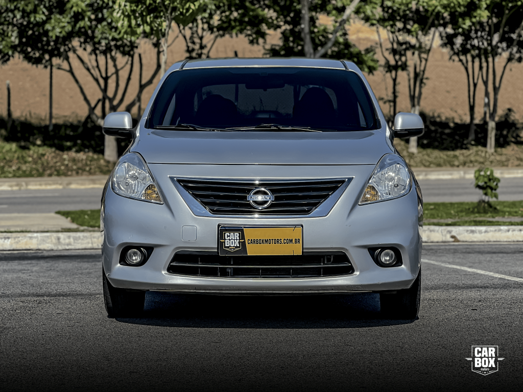 NISSAN Versa Sedan - Foto