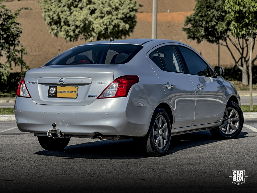 NISSAN Versa Sedan - Foto