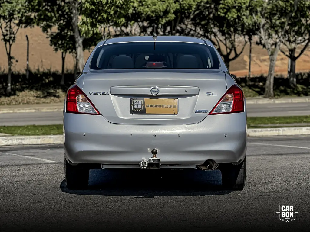 NISSAN Versa Sedan - Foto