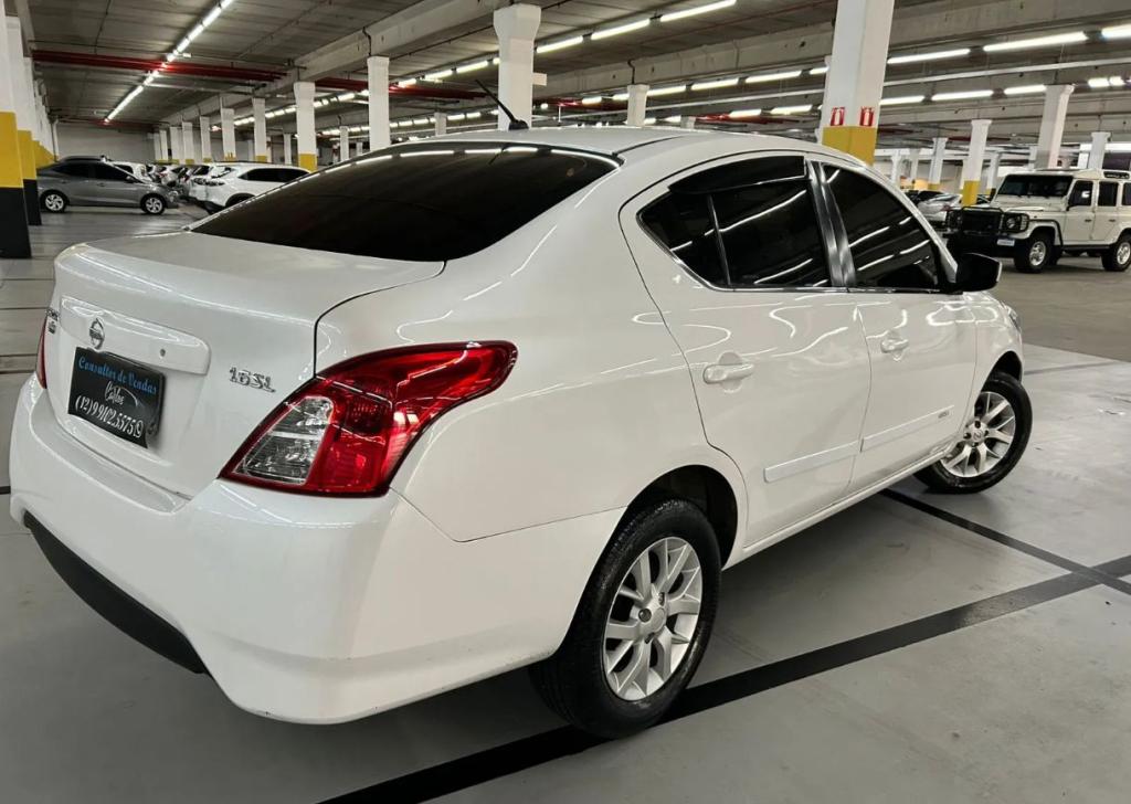 NISSAN Versa Sedan - Foto