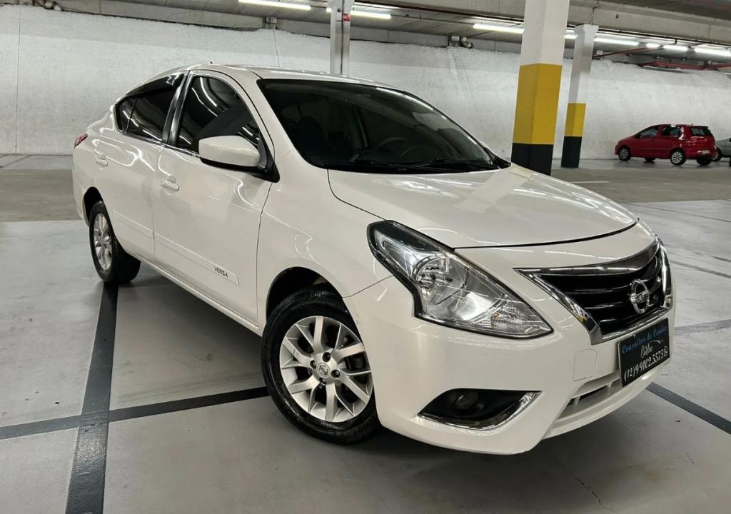 NISSAN Versa Sedan - Foto