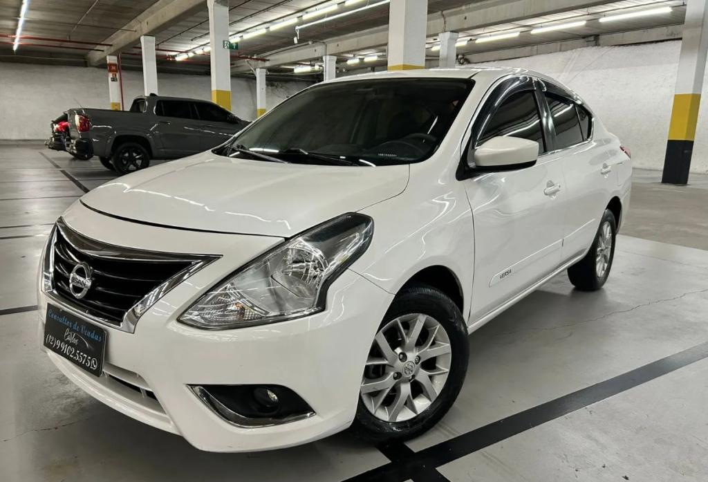 NISSAN Versa Sedan - Foto