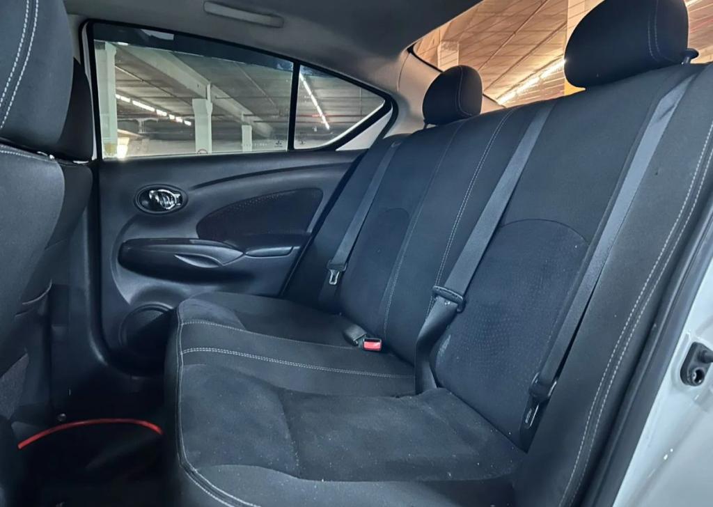 NISSAN Versa Sedan - Foto