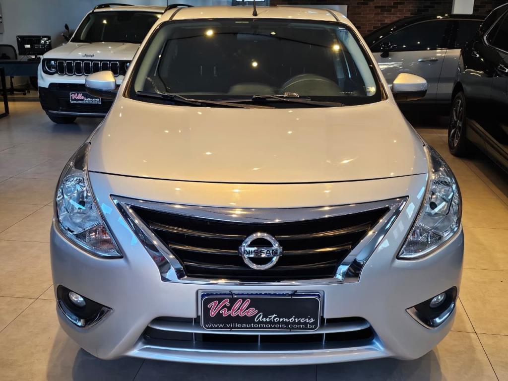 NISSAN Versa Sedan - Foto