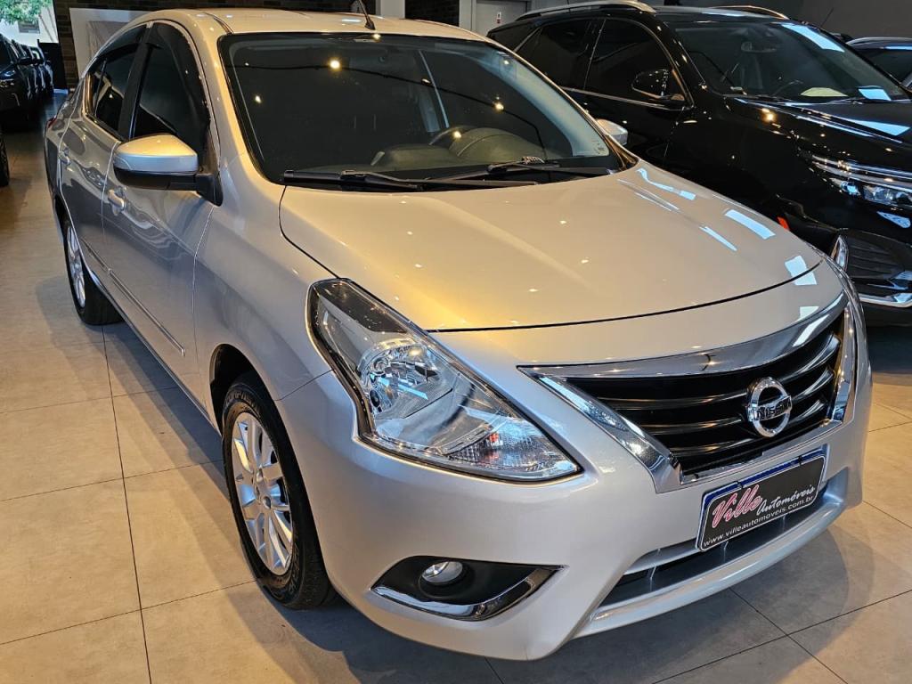 NISSAN Versa Sedan - Foto