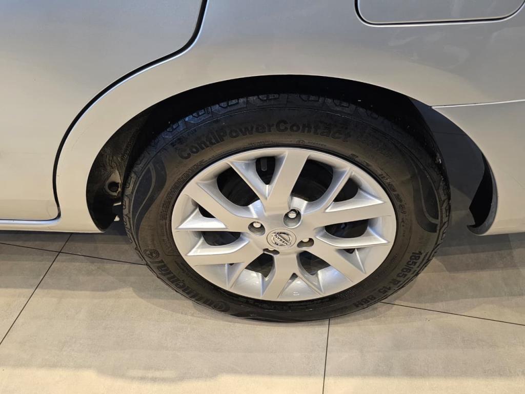 NISSAN Versa Sedan - Foto