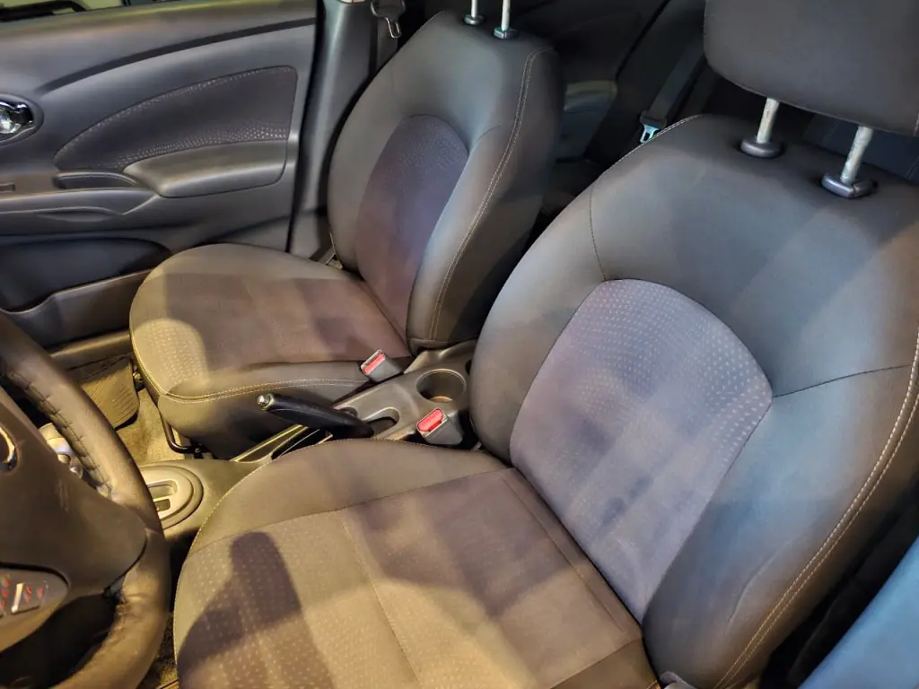 NISSAN Versa Sedan - Foto