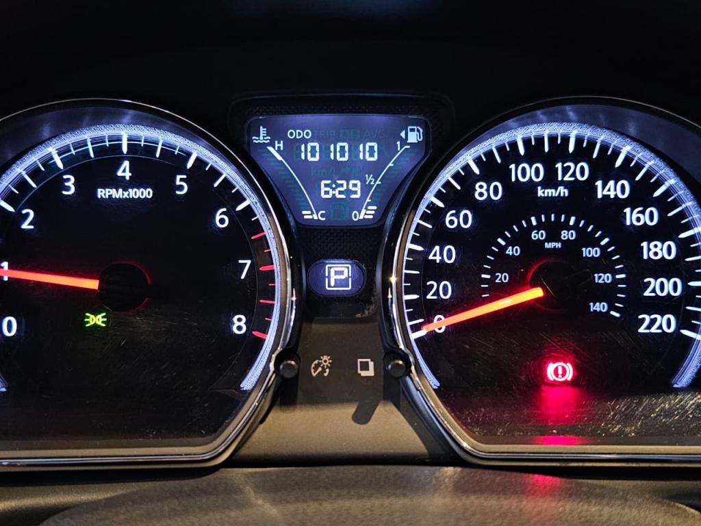 NISSAN Versa Sedan - Foto