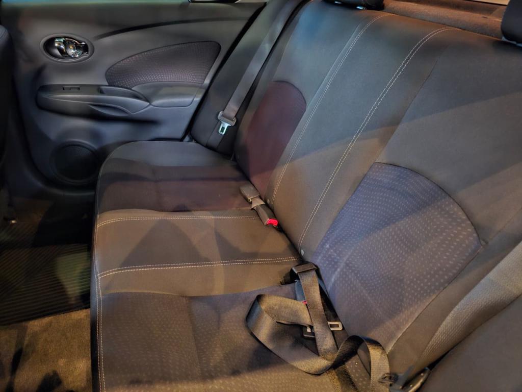 NISSAN Versa Sedan - Foto