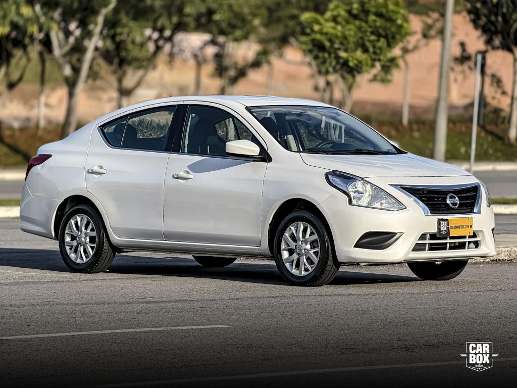 NISSAN Versa Sedan - Foto