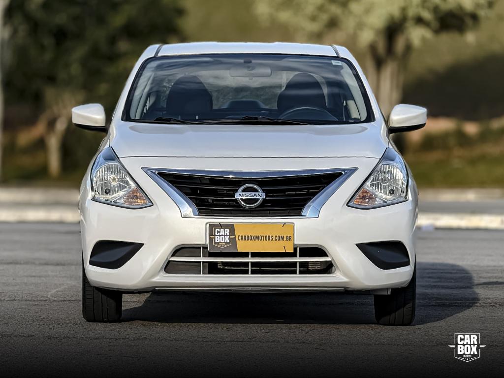 NISSAN Versa Sedan - Foto