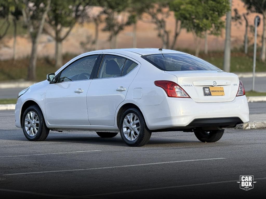 NISSAN Versa Sedan - Foto
