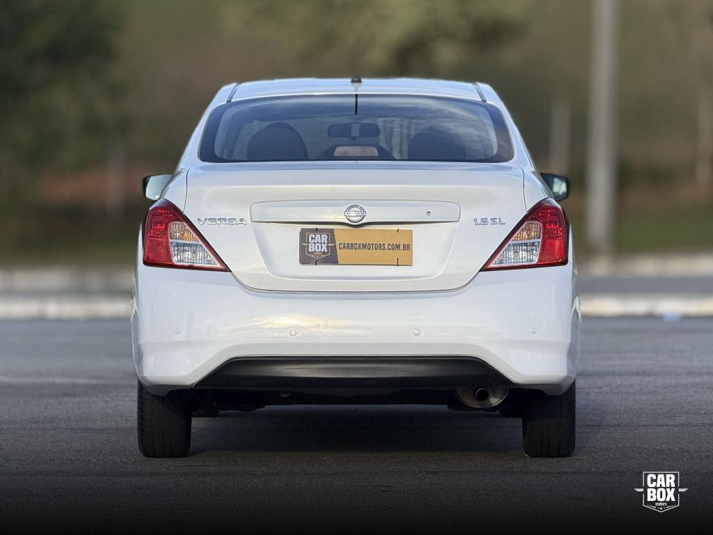 NISSAN Versa Sedan - Foto